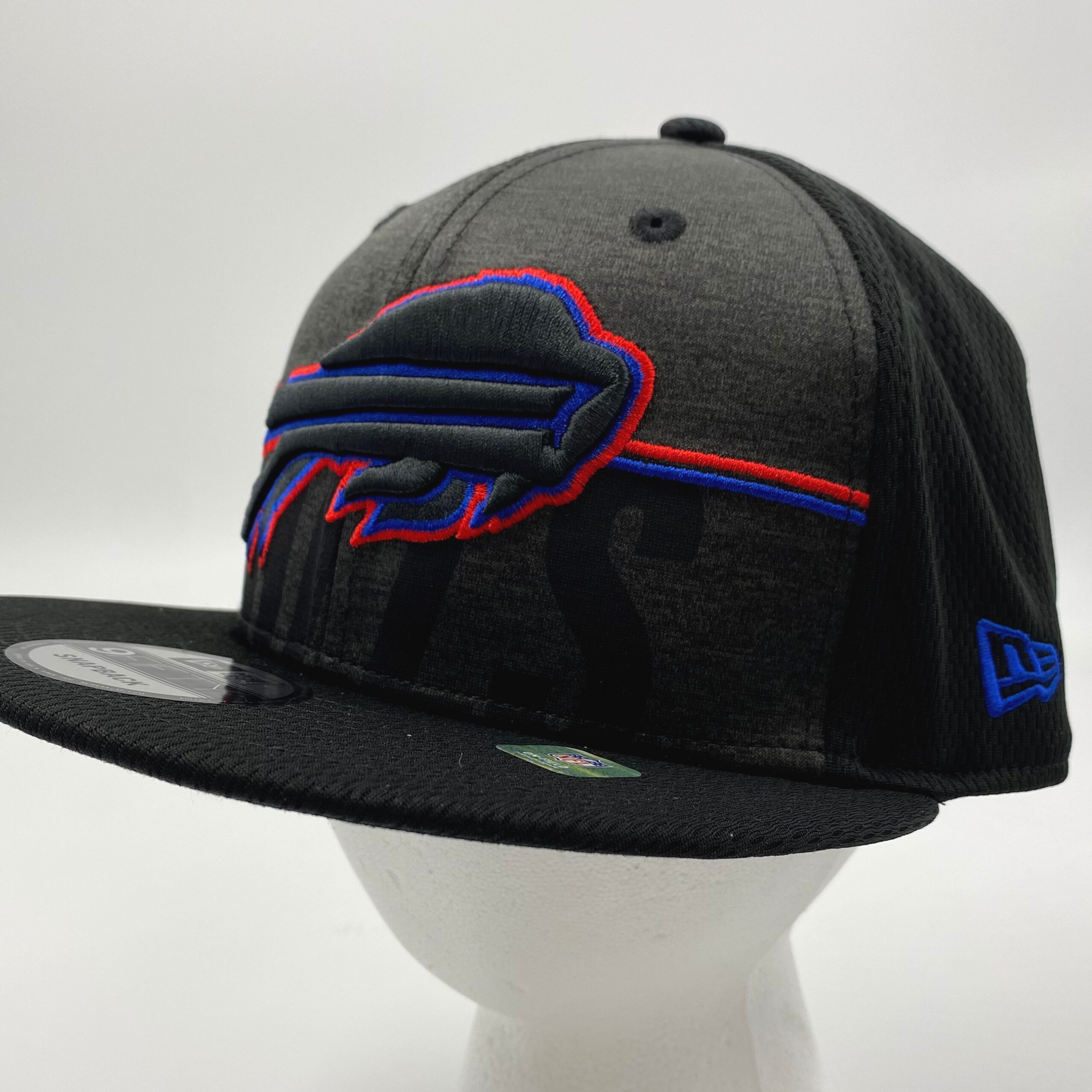 New Era Men's Buffalo Bills Top Visor 39Thirty Black Stretch Fit Hat