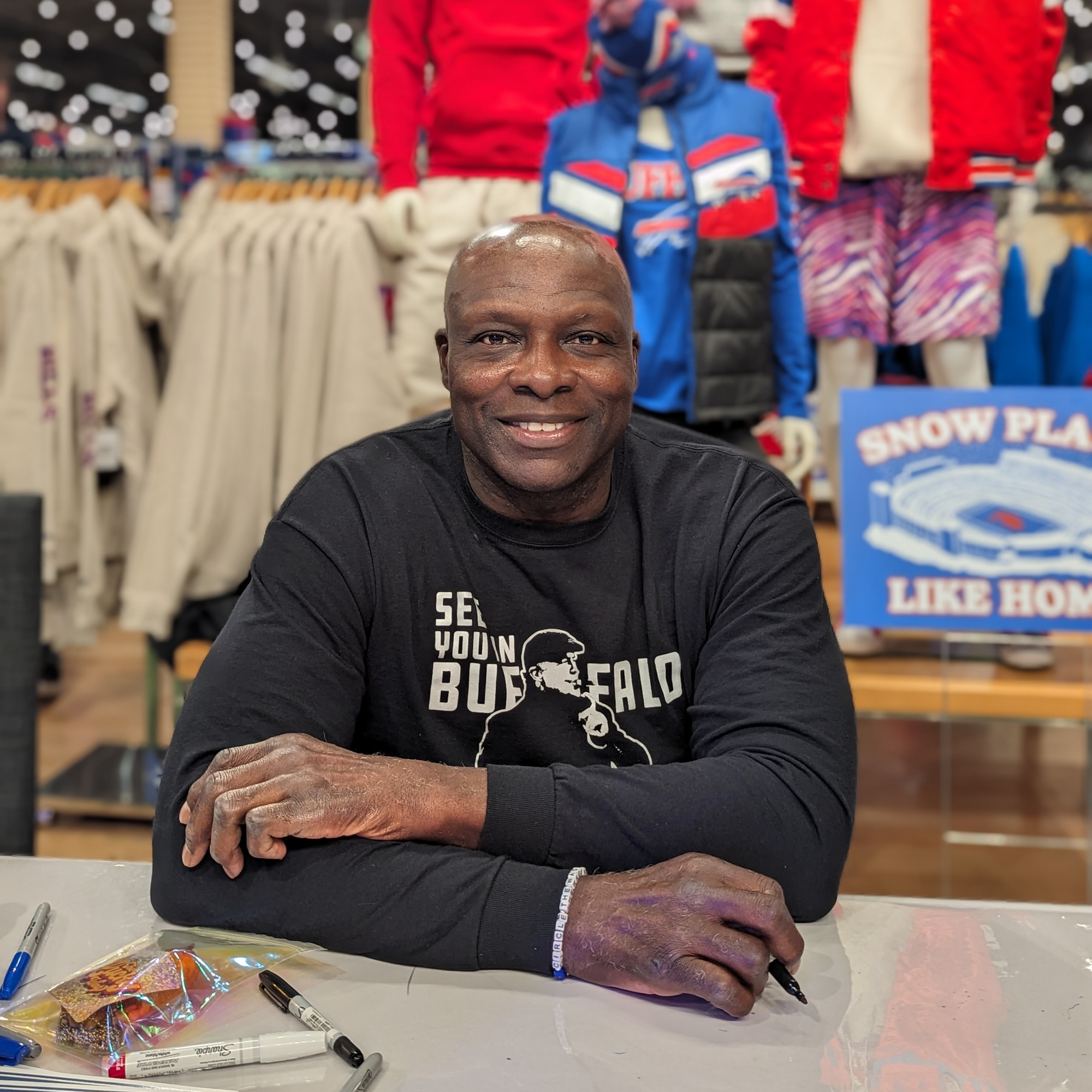 nfl hall of famer, buffalo bills hall of famer, bruce smith at the bflo store