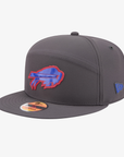 New Era 9FIFTY Buffalo Bills 2026 Sideline Dark Gray Dual Panel Snapback