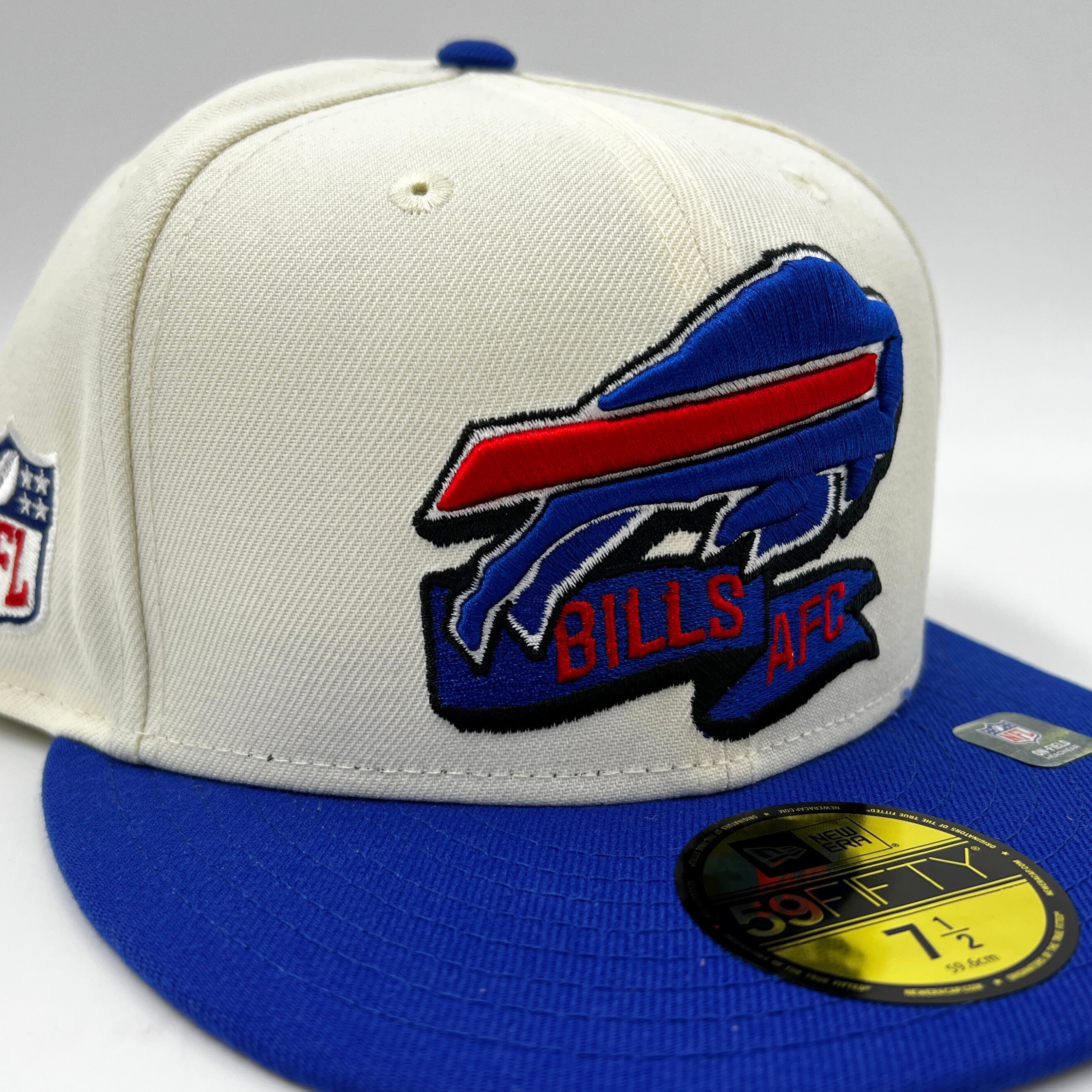 New Era Bills AFC Cream 2022 Sideline Fitted Hat