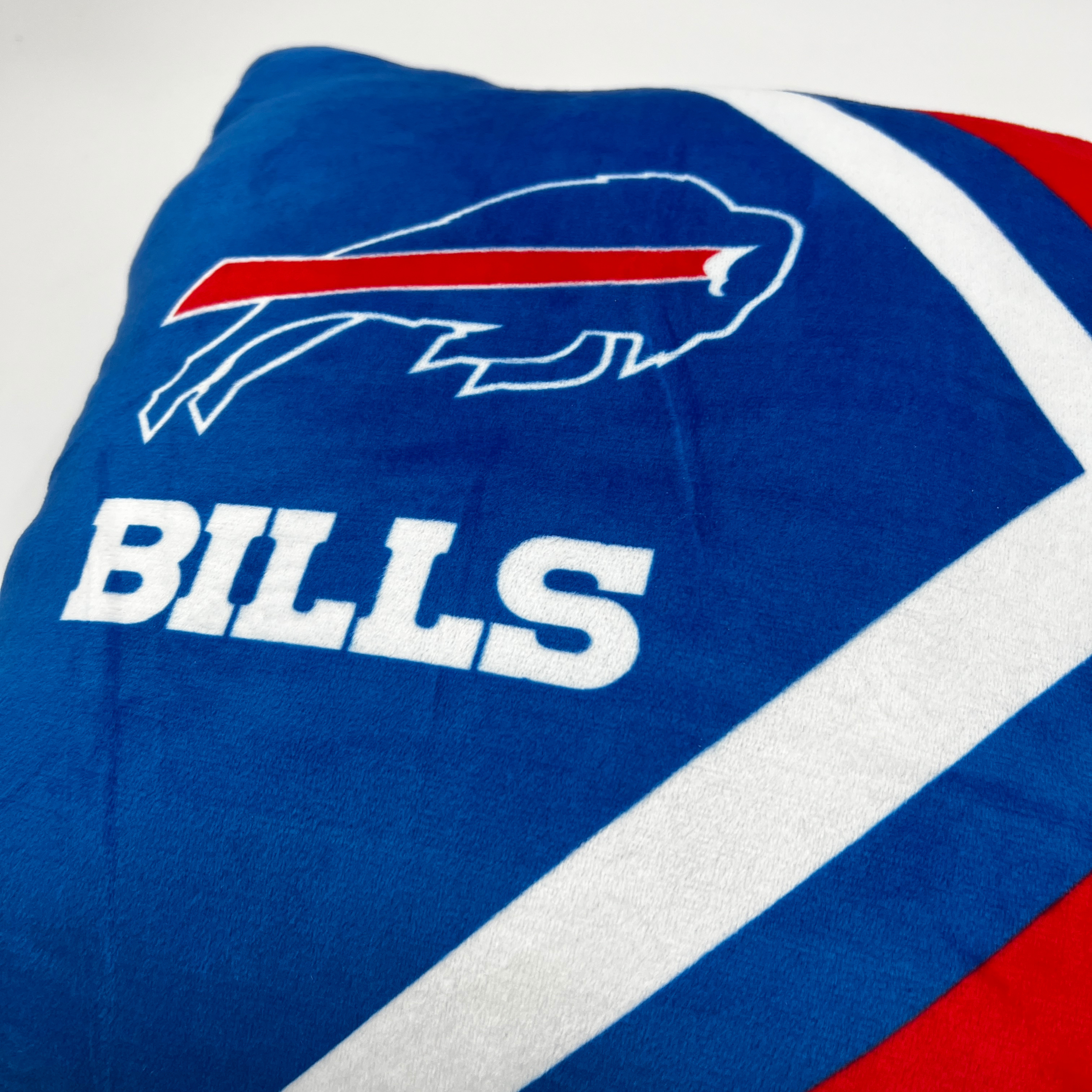 Lids Buffalo Bills Splatter Plush Bed Pillow - Blue