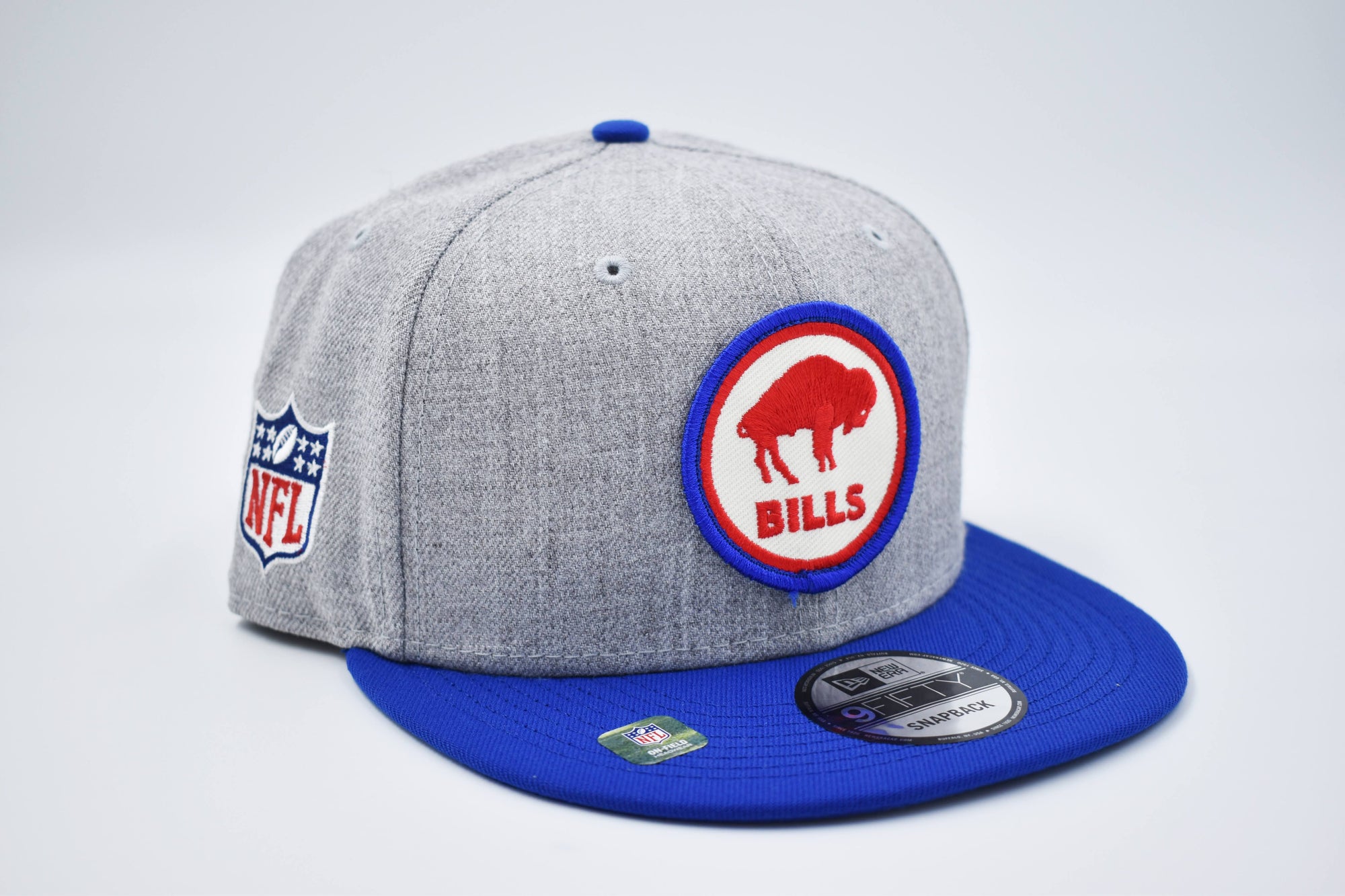 New Era Buffalo Bills 2022 Sideline Grey With Standing Buffalo Snapback Hat
